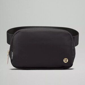 Everywhere Belt Bag 1L BLACK (GOLD ACCENTS)